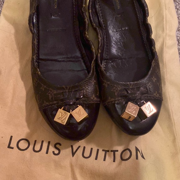 lV flat shoes like new - Picture 1 of 5